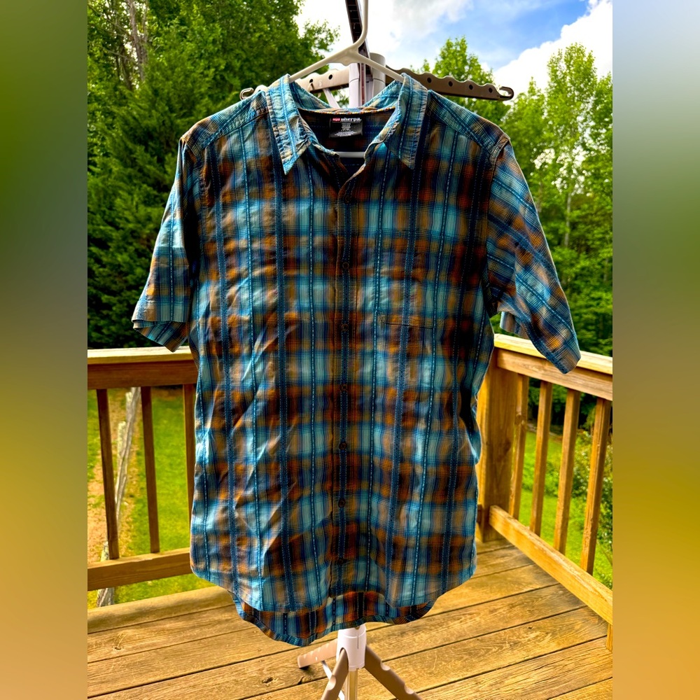 Sherpa Men's Short Sleeve Button Shirt Orange and Blue Size Medium EUC